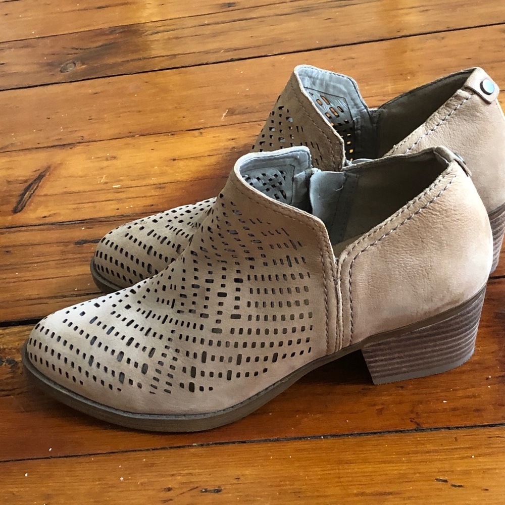 Naturalizer Light Brown Perforated Booties